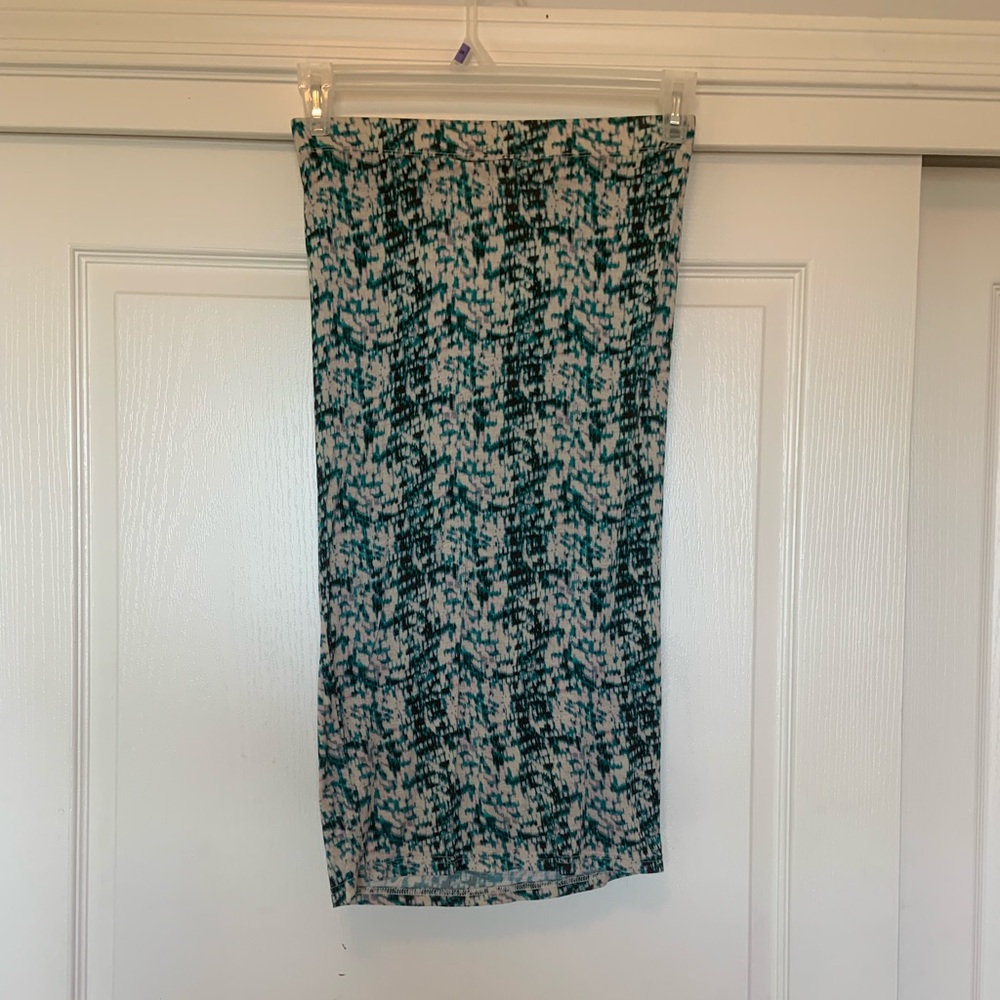 Shin length skirt